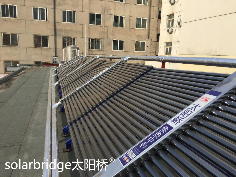 2016定西車站太陽(yáng)能+空氣能熱水系統(tǒng)